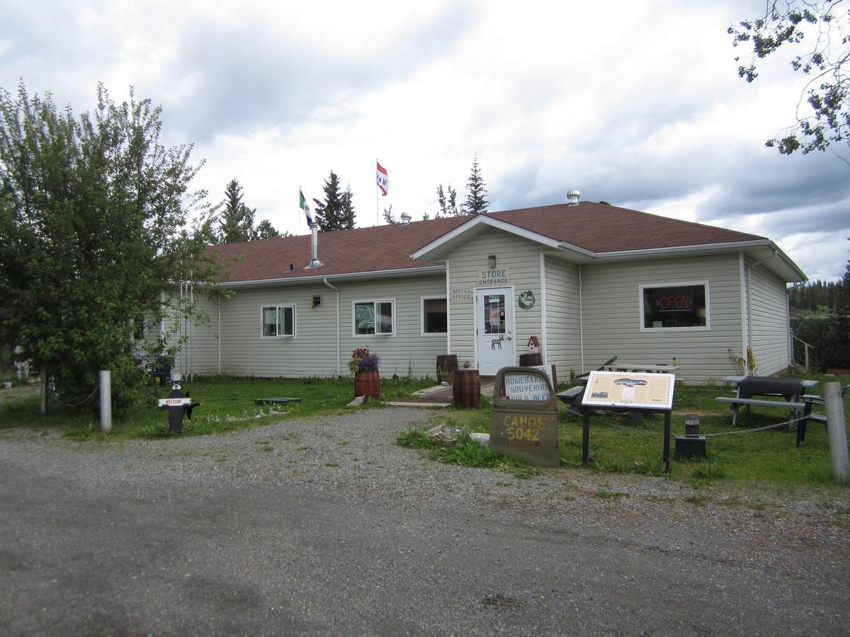 Johnson'S Crossing Lodge Johnsons Crossing Bagian luar foto